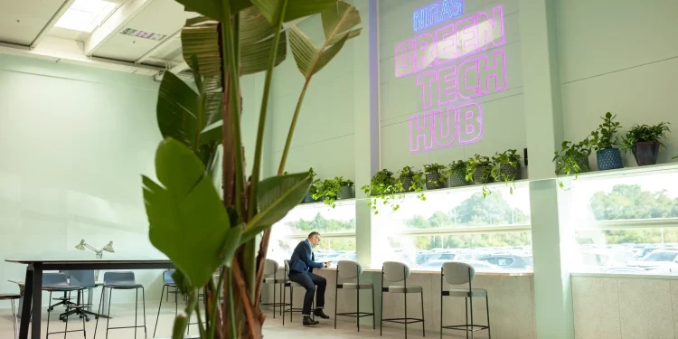 پاکستان نے اپنی پہلی "گرین ٹیک ہب" لانچ کرنے کا فیصلہ