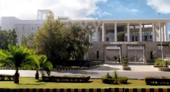 اسلام آباد ہائی کورٹ نے جبری گمشدگیوں کے کیس میں خفیہ اداروں کے افسران کو طلب کر لیا