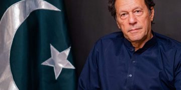 عمران خان کے آکسفورڈ یونیورسٹی چانسلر عہدے کے امیداوار ہونے پر تنقید