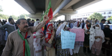 پی ٹی آئی رہنماؤں کے خلاف مختلف مقدمات درج