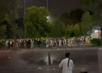 بشری بی بی کا پی ٹی آئی مظاہرین سے خطاب مارچ جاری رکھنے کی اپیل