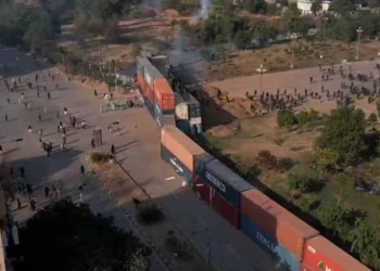 پی ٹی آئی مارچ مظاہرین ڈی چوک پہنچ گئے، فوج طلب