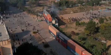 پی ٹی آئی مارچ مظاہرین ڈی چوک پہنچ گئے، فوج طلب