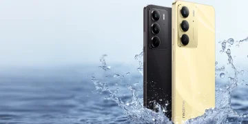 رئیل می نے پاکستان میں پہلا مقامی واٹر پروف اسمارٹ فون متعارف کروا دیا