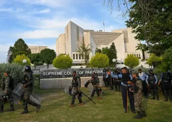 سپریم کورٹ کی فوجی عدالتوں کو کیسز نمٹنے کی مشروط اجازت