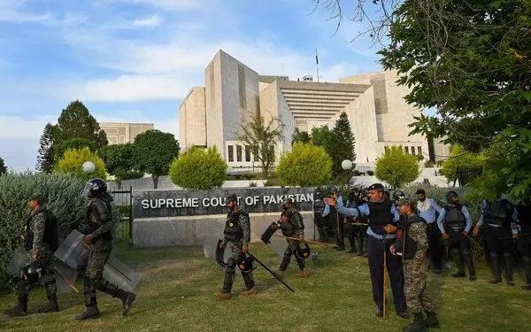 سپریم کورٹ کی فوجی عدالتوں کو کیسز نمٹنے کی مشروط اجازت