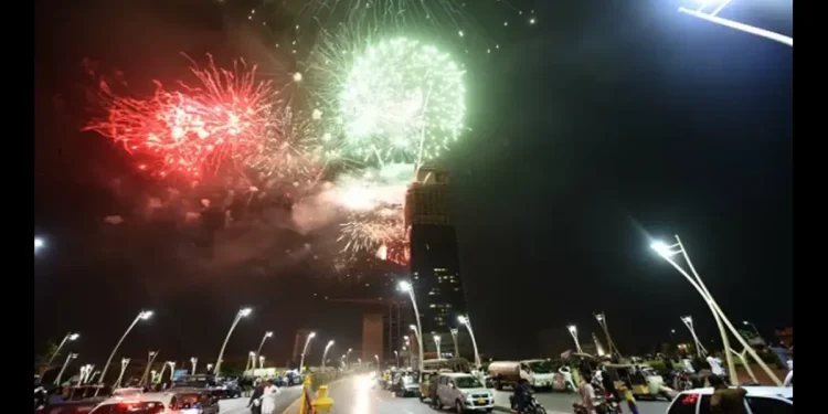 نیو ائیر نائٹ 2025 کراچی میں ٹریفک پلان اور سیکیورٹی انتظامات