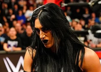 wwe raw میں ریا رپلی کی جیت