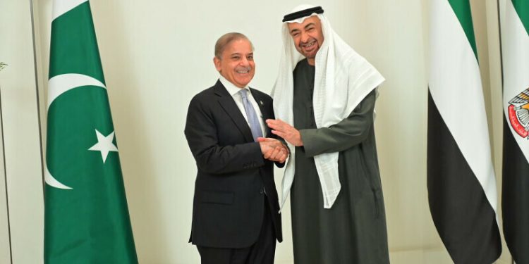 وزیر اعظم کی اماراتی صدر سے ملاقات پاکستان اور متحدہ عرب امارات کے تعلقات میں نیا موڑ