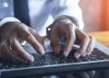 پی ای سی اے 2025 آن لائن مواد کو کنٹرول کرنے کی کوشش