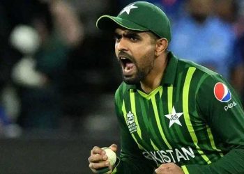 بابر اعظم کو آئی سی سی 'ٹیم آف دی ایئر' 2024 کی کیپ مل گئی