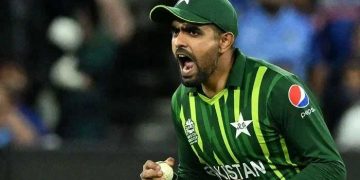 بابر اعظم کو آئی سی سی 'ٹیم آف دی ایئر' 2024 کی کیپ مل گئی