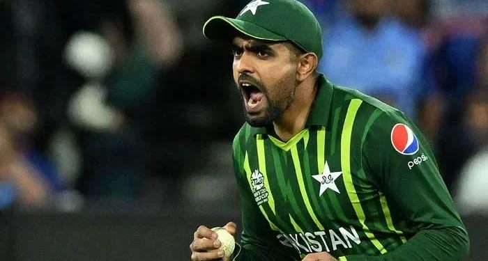 بابر اعظم کو آئی سی سی 'ٹیم آف دی ایئر' 2024 کی کیپ مل گئی