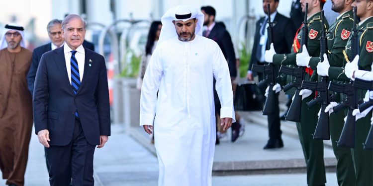 وزیراعظم شہباز شریف دو روزہ دورۂ متحدہ عرب امارات مکمل کرکے وطن واپس پہنچ گئے
