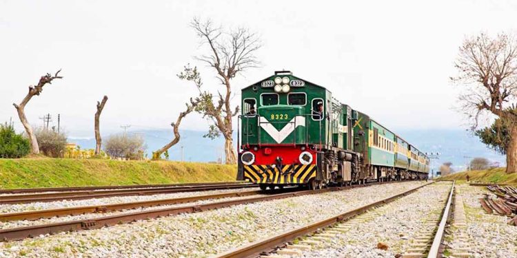 پاکستان ریلویز کا کرایوں میں پانچ فیصد اضافہ