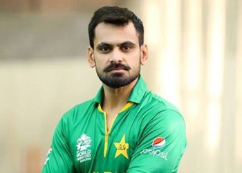 محمد حفیظ کی 90 کی دہائی کی کرکٹ ٹیم پر تنقید، وقار یونس کا ردعمل