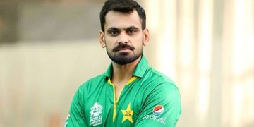 محمد حفیظ کی 90 کی دہائی کی کرکٹ ٹیم پر تنقید، وقار یونس کا ردعمل