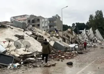 استنبول میں 6.2 شدت کا زلزلہ، شہریوں میں خوف و ہراس، عمارتیں خالی کرالی گئیں