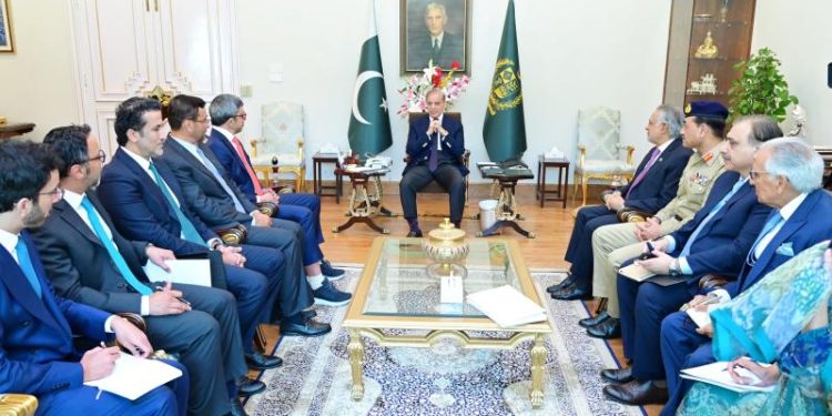 وزیراعظم کا 67,000 پاکستانیوں کو حج پر بھیجنے کیلئے سعودی تعاون حاصل کرنے کا فیصلہ