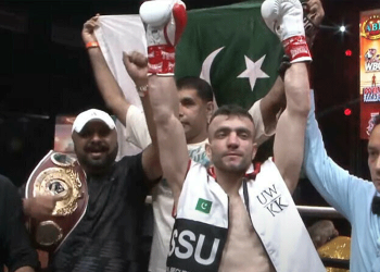 پاکستانی باکسر عثمان وزیر کی شاندار کامیابی، بھارتی حریف پہلے ہی راؤنڈ میں ناک آؤ