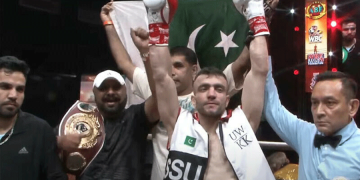 پاکستانی باکسر عثمان وزیر کی شاندار کامیابی، بھارتی حریف پہلے ہی راؤنڈ میں ناک آؤ