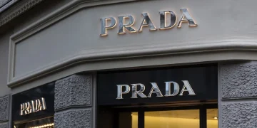 پرادا نے ورساسی کو 1.25 بلین یورو میں حاصل کرلیا