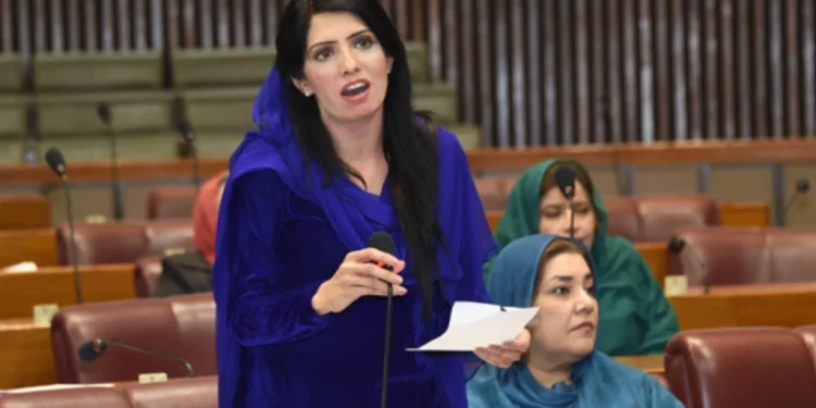 پی ٹی آئی رہنما عالیہ حمزہ کی گرفتاری، راولپنڈی میں فلسطین کے حق میں مظاہرہ کرنے کے بعد پولیس کارروائی