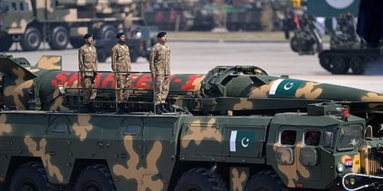 اکستان کا بھارتی وزیر دفاع کے ایٹمی ہتھیاروں سے متعلق بیان پر سخت ردعمل