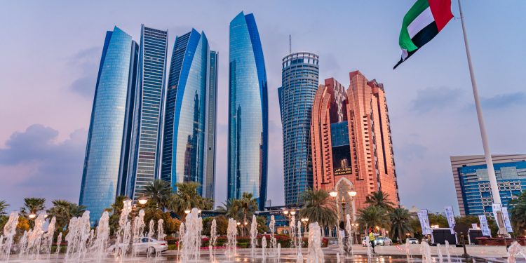 پاکستانی متحدہ عرب امارات میں ملازمت کو کیوں ترجیح دیتے ہیں؟