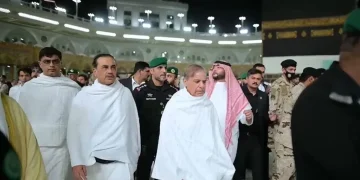 وزیر اعظم شہباز شریف کا سرکاری دورے کے دوران عمرہ کی ادائیگی