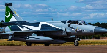 ریاٹ 2025 پاکستان ایئر فورس کے جے ایف 17 تھنڈر بلاک تھری طیارے برطانیہ پہنچ گئے