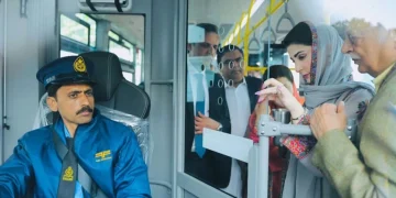 پنجاب میں مریم نواز کا موبائل مونٹیسوری اور اسکول ٹرانسپورٹ سروس کا آغاز