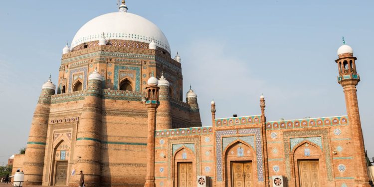 ملتان کے بارہ عظیم اولیاء کے مزارات روحانی ورثہ اور تاریخ