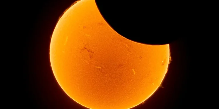 21 اور 22 ستمبر کا جزوی سورج گرہن پاکستان میں نظر آئے گا یا نہیں؟