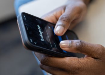 ذہنی سکون کے لیے 24 گھنٹے کا ڈیجیٹل ڈیٹاکس گائیڈ