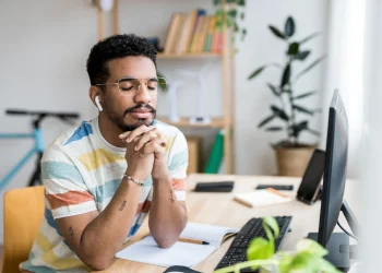 مائیکرو میڈیٹیشن: دباؤ کم کرنے کے لیے 2 منٹ کے وقفے