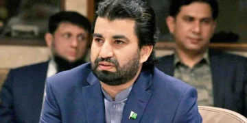 پارلیمنٹ سے اوبر تک: قاسم خان سوری کی داستانِ استقامت