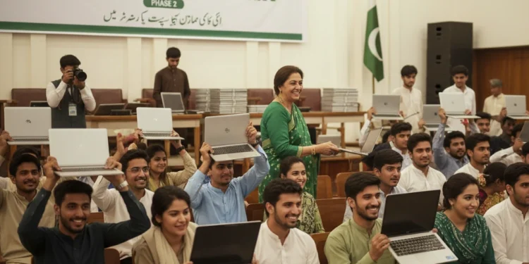 پنجاب فری لیپ ٹاپ سکیم فیز 2 کا باقاعدہ آغاز 60 ہزار طلباء میں تقسیم