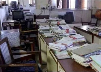 کراچی سائٹ لمیٹڈ میں چھاپہ، غیر حاضر اور دیر سے آنے والے ملازمین کے خلاف انضباطی کارروائی کا حکم