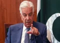برطانوی وزیر خارجہ کے بیٹھنے کے انداز پر خواجہ آصف کا طنز