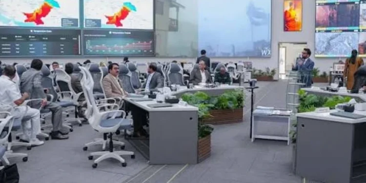 موسمیاتی آفات کی زد میں پاکستان، یومِ مدافعت پر وزیراعظم کا این ڈی ایم اے کو ڈیٹا سسٹمز فعال کرنے کا حکم